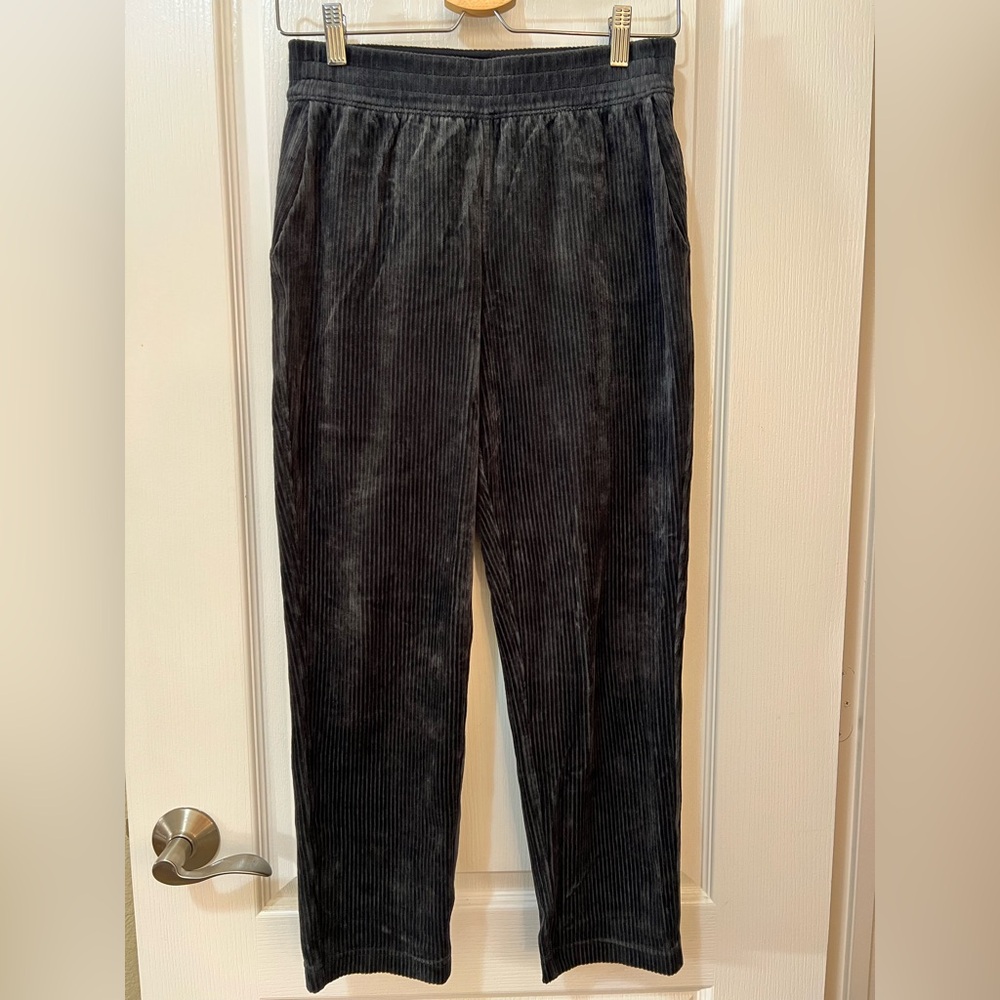 Lululemon Black Mid-rise Scuba straight-leg 7/8 Pants Velvet Cord Women’s 4